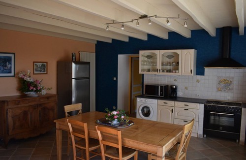 Cisse Casa | Holiday Home 'Gîte et Truffe' with Private Terrace and Private Garden