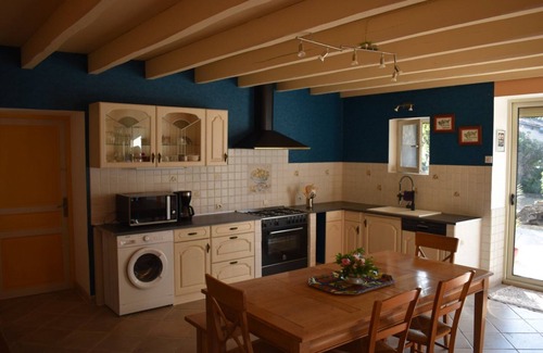 Cisse Casa | Holiday Home 'Gîte et Truffe' with Private Terrace and Private Garden