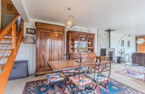 Buzy Casa | Casa de Vacaciones 'Gîte Gousseau' con Vista a la Montaña, Terraza Privada y Wi-Fi