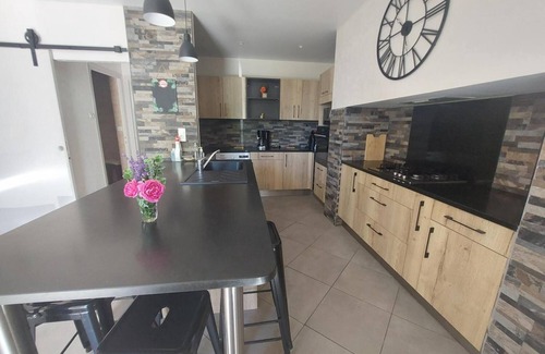 Allassac Casa | Casa de vacaciones 'Gîte La Chartrouille' con terraza privada, jardín privado y Wi-Fi