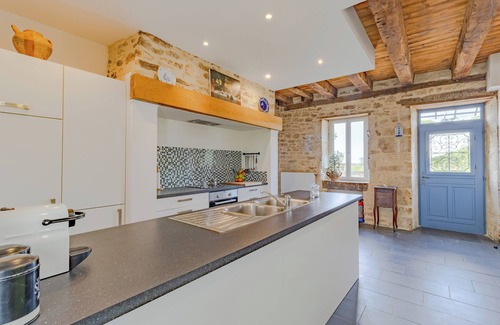 Jayac Casa | Casa de vacaciones 'Gîte La Mauratie' con piscina compartida, terraza privada y Wi-Fi