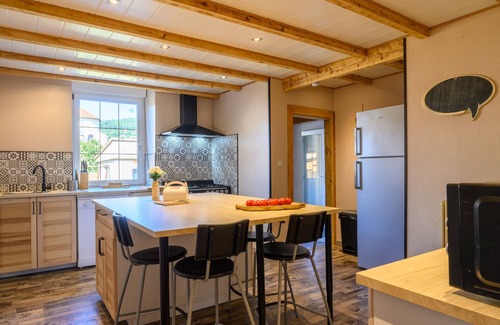 Plainfaing Casa | Casa de vacaciones 'Gîte Les 3 Cerfs - 3 Étoiles' con vistas a la montaña, terraza privada y Wi-Fi