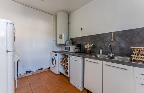 Belin-Beliet Casa | Holiday Home 'Grange Au Tilleul' with Private Garden and Wi-Fi