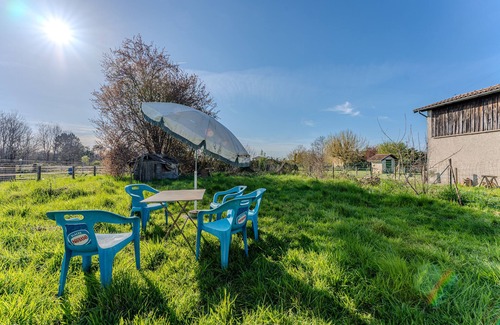 Belin-Beliet Casa | Holiday Home 'Grange Au Tilleul' with Private Garden and Wi-Fi