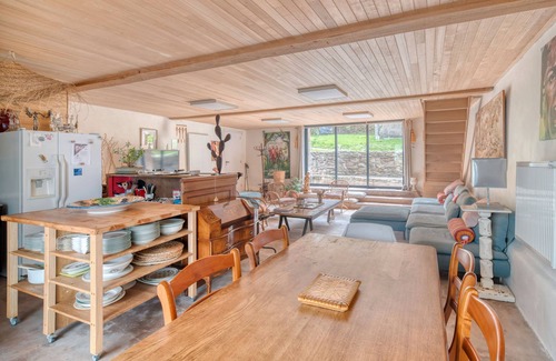 Dourgne Casa | Casa de vacaciones 'Grange Spacieuse Et Élégante' con vistas al lago, piscina compartida y Wi-Fi