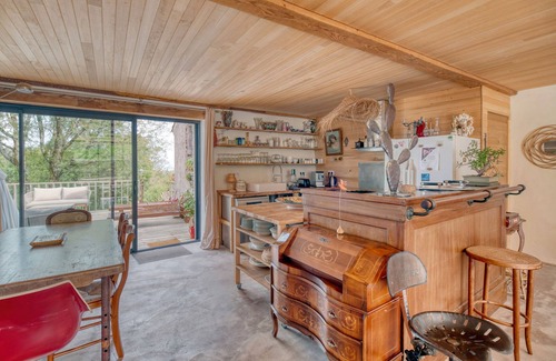 Dourgne Casa | Casa de vacaciones 'Grange Spacieuse Et Élégante' con vistas al lago, piscina compartida y Wi-Fi
