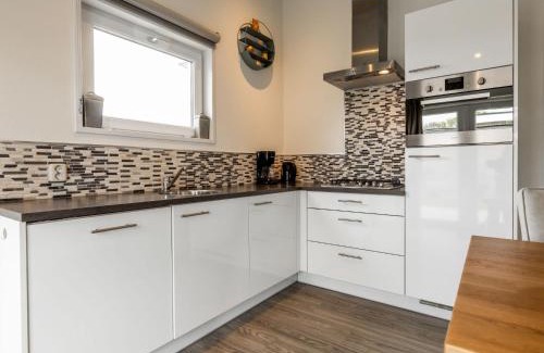 Gasthuis Casa | Holiday Home Green Resort Mooi Bemelen-1 by Interhome