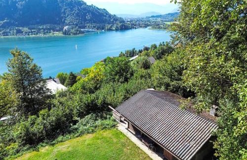 Annenheim Casa | Holiday Home Häuschen am Waldrand by Interhome