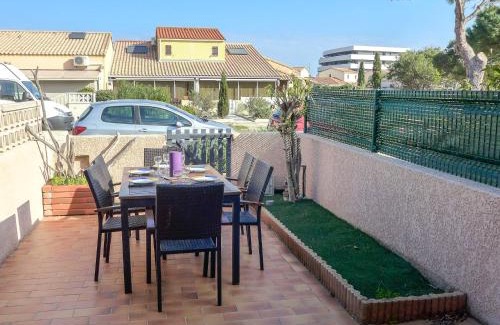 Le Barcares Casa | Holiday Home Hameau des Tamarins-1 by Interhome