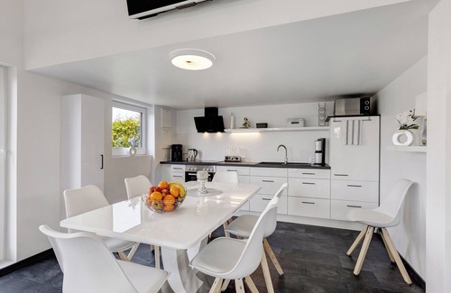 Oberhavel Casa | Casa de vacaciones 'Happy-Nest' con piscina compartida, Wi-Fi y aire acondicionado