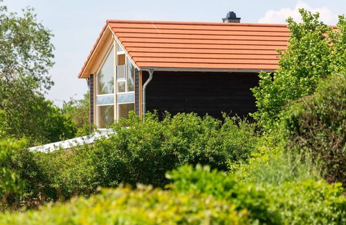 Neukalen Casa | Holiday Home 'Haus An Der Peene' with Private Terrace, Private Garden and Wi-Fi
