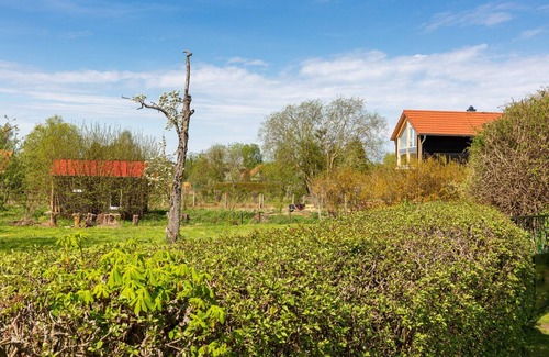 Neukalen Casa | Holiday Home 'Haus An Der Peene' with Private Terrace, Private Garden and Wi-Fi