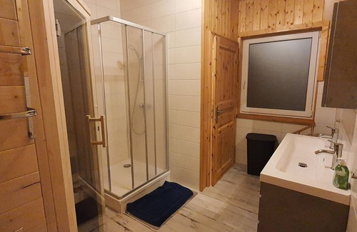 Blankenburg Casa | Holiday Home 'Haus Am Blankenburger See' with Private Terrace and Wi-Fi