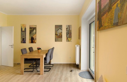 Hoexter Casa | Casa de vacaciones 'Haus Unterm Räuschenberg' con vistas a la montaña, terraza privada y wifi