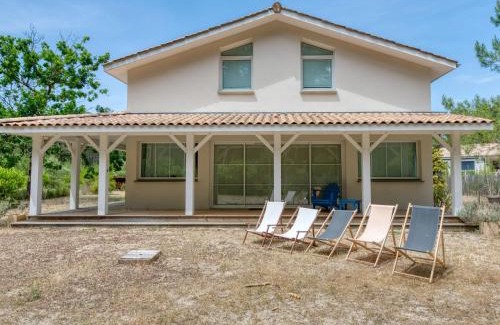 Lacanau Casa | Holiday Home Hibiscus by Interhome