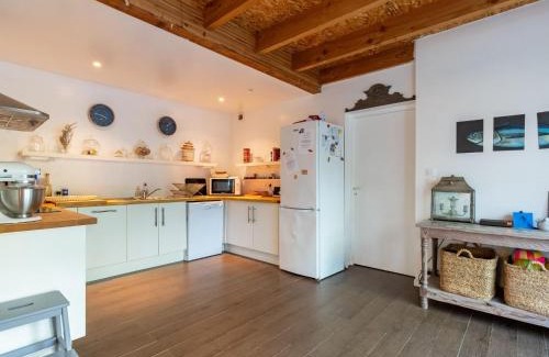 Lacanau Casa | Holiday Home Hibiscus by Interhome