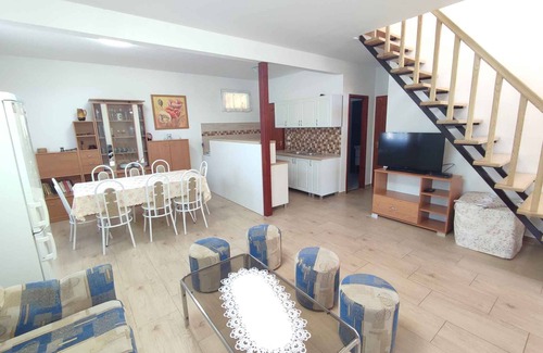 Balatonmariafurdo Casa | Casa vacacional con piscina y terraza