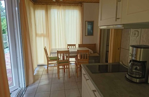 Balatonmariafurdo Casa | Casa vacacional con jardín y barbacoa