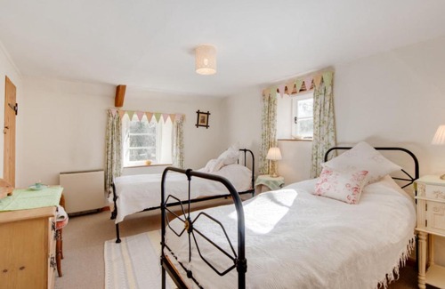 Slaughterford Casa | Holiday Home Hythe Road by Interhome