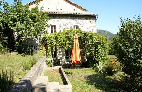 Pont-de-Labeaume Casa | Espaciosa casa de vacaciones en Ardèche con Piscina