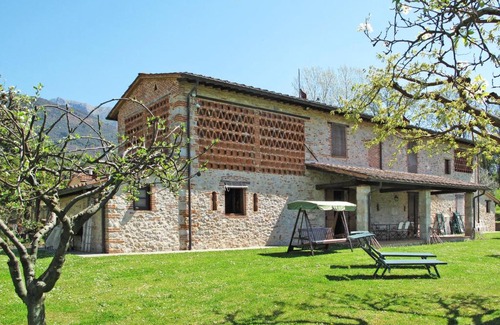Camaiore Casa | Holiday Home I Pioppi - CMA107 by Interhome