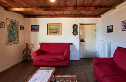 Calozzo Casa | Holiday Home Il Cortile by Interhome