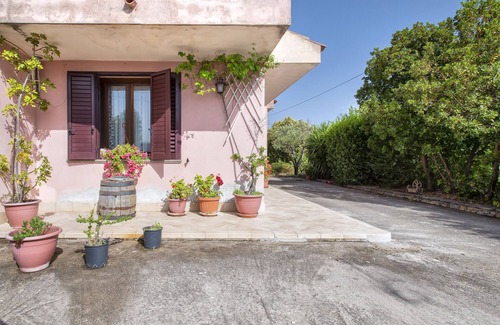 Codrongianos Casa | Casa de vacaciones "Il Risveglio" con vistas a la montaña, terraza privada y Wi-Fi