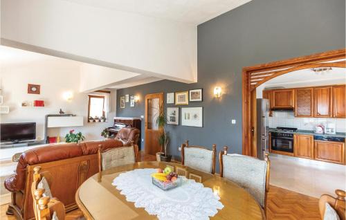 Imotski Casa | Holiday Home Imotski With Outdoor Swimming Pool 320