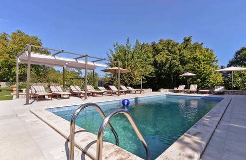 Rojnici Casa | Holiday home in a quiet location with an outdoor pool