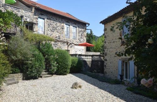 Pont-de-Labeaume Casa | Holiday Home in Ardèche near Château de Ventadour