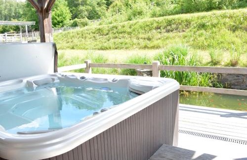 Gembes Casa | Holiday Home in Bièvre with Terrace
