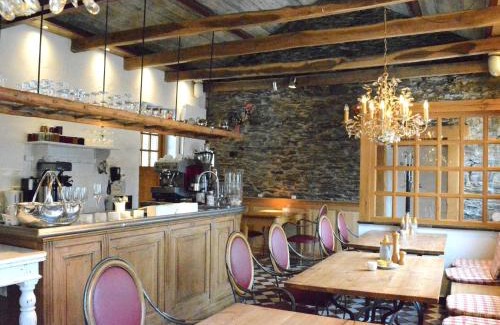 Gembes Casa | Holiday Home in Bièvre with Terrace