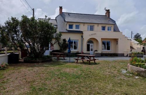 Saint-Martin de Brehal Casa | Holiday Home in Bréhal near Sandy Beach