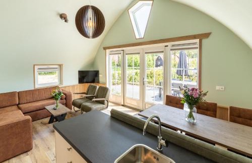 Baars Casa | Holiday Home in Forest near Assen