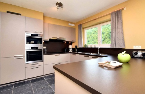 Hastiere-Lavaux Casa | Holiday home in Hastiere near forest