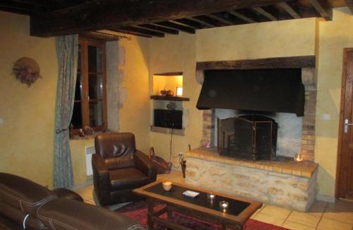 Isenay Casa | Holiday Home in Isenay near Lake and Forest