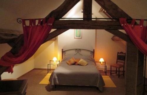 Isenay Casa | Holiday Home in Isenay near Lake and Forest