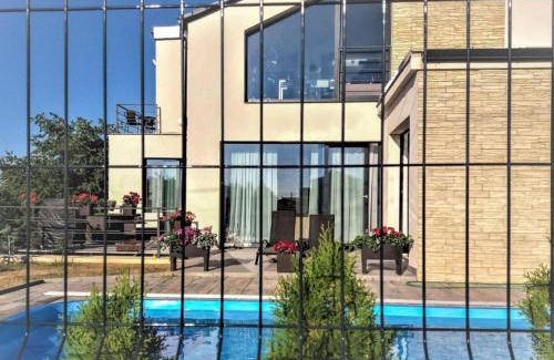 Lany Casa | Holiday Home in Kladno with Private Pool