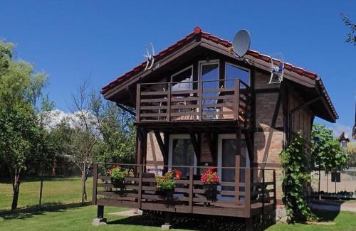 Kolczewo Casa | Holiday Home in Kolczewo with Lake Access