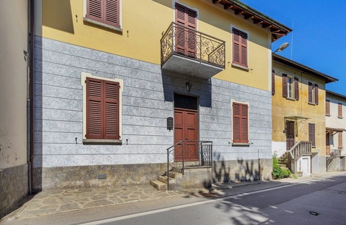 Meina Casa | Casa Vacacional en Meina con Vista al Lago