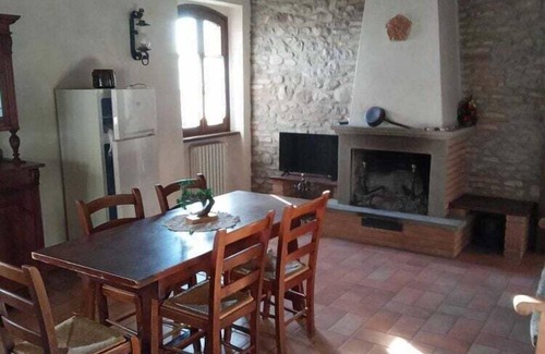 Montone Casa | Casa en Montone con piscina y jardín