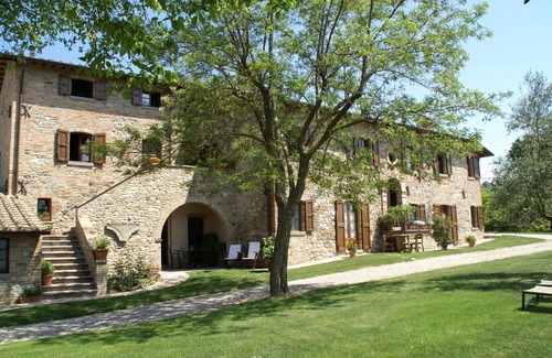 Montone Casa | Casa en Montone con piscina y jardín
