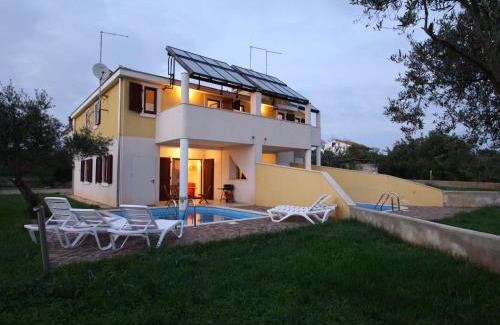 Novigrad Casa | Holiday Home in Novigrad with Private Pool