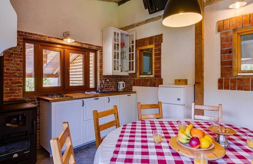 Gornje Dubrave Casa | Casa en Ogulin con piscina y rafting