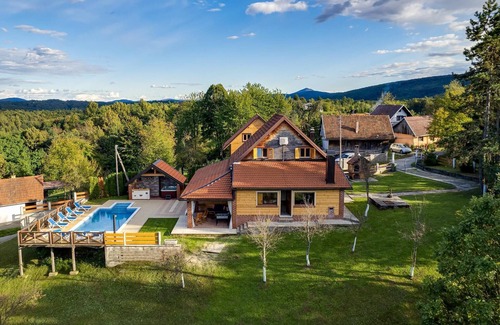 Gornje Dubrave Casa | Casa en Ogulin con piscina y rafting