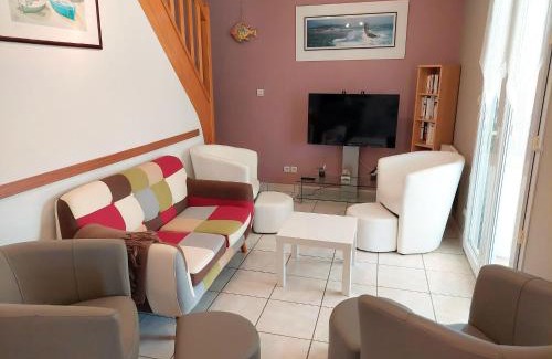 Poulgoazec Casa | Holiday Home in Plouhinec by Audierne Bay
