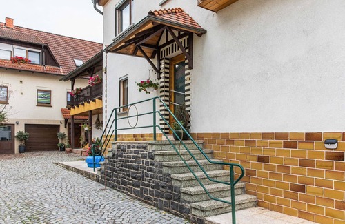 Gleichamberg Casa | Moderna casa de vacaciones en Gleichamberg con piscina