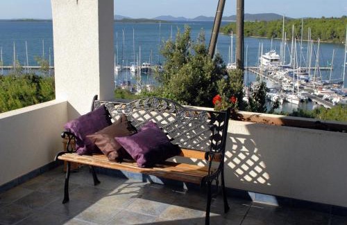 Veli Rat Casa | Holiday Home in Veli Rat near Saharun