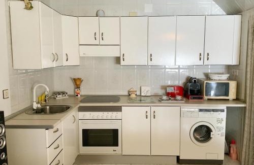 Villamiel Casa | Holiday Home in Villamiel with Mountain Views, cleaning included