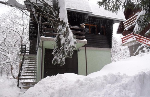 Vrbovsko Casa | Holiday Home in Vrbovsko near Kama nik Trail